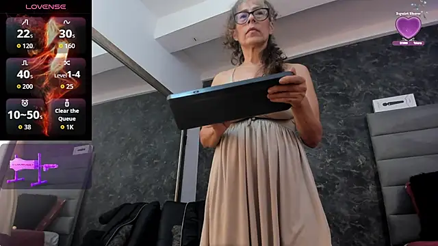 Bella Evans  online show from September 19, 11:04 pm