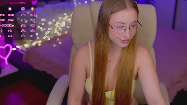 SilverrMoon online show from November 4, 8:25 pm