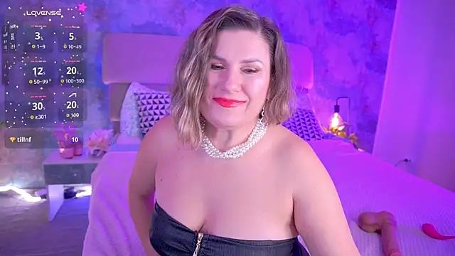 KiraRoxx online show from March 1, 8:19 pm