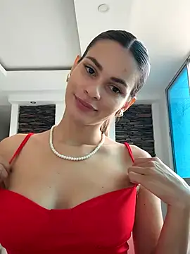 cuteluci  online show from October 20, 12:30 pm