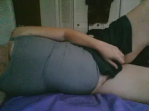 Snapshot of Emilylyn2501 chatting on October 20, 1:30 am Emilylyn2501 online show from October 20, 1:30 am