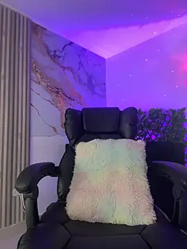 NINA 18 YEARS online show from November 30, 3:54 am