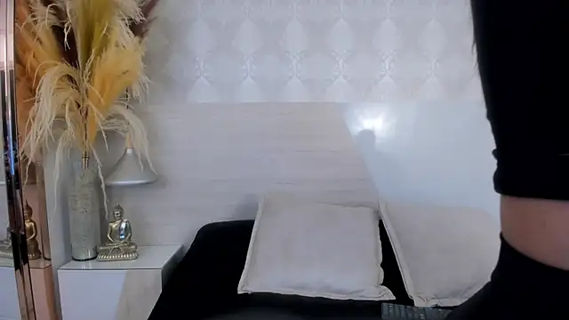 IvannaAnggel online show from November 2, 6:00 pm