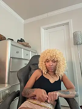 butterflybootyy online show from December 19, 3:37 pm