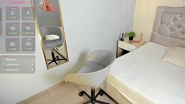 escarleth   online show from January 7, 5:49 pm