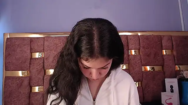 lilimini032 online show from March 18, 9:09 pm