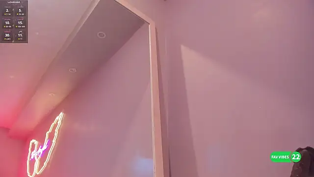 Ninna monroe  online show from October 5, 6:35 pm