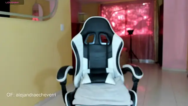 Snapshot of AlessaEcheverri chatting on September 15, 10:17 pm AlessaEcheverri online show from September 15, 10:17 pm