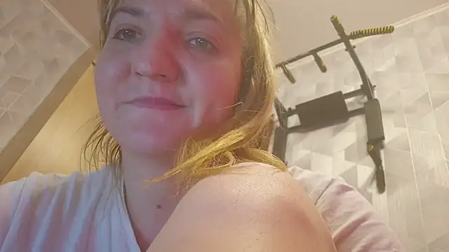 EstrellaWalters online show from November 4, 3:50 pm