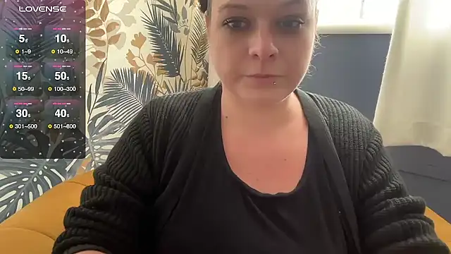 NaughtyWifeUK online show from January 7, 12:52 pm