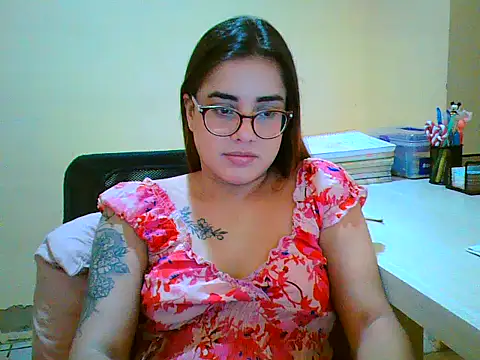 maliamiller online show from December 5, 5:18 am