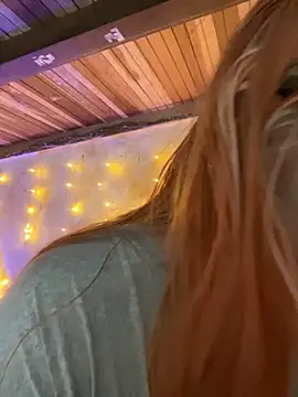 SophiaWeestt99 online show from October 4, 3:45 am