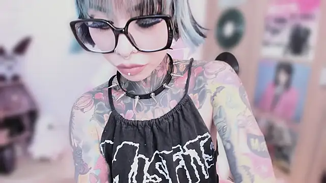 NikkiRamone online show from February 19, 10:59 am