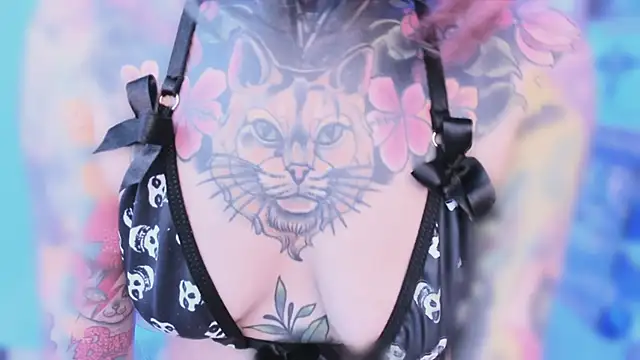 NikkiRamone online show from November 1, 1:21 am