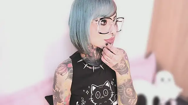 NikkiRamone online show from October 6, 10:25 pm