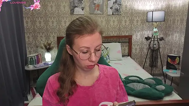 Lill Mary online show from February 15, 3:20 am