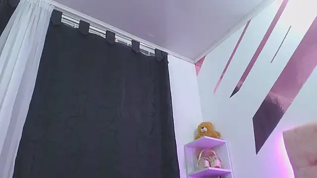 Kitten Hot  online show from October 23, 4:07 am