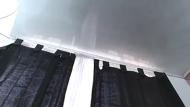 Kitten Hot  online show from November 26, 8:10 pm