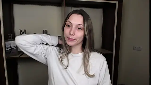 VanessaMay  online show from March 1, 6:18 pm