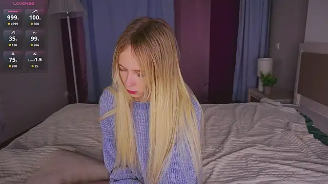 LynetBurby online show from December 17, 6:39 am