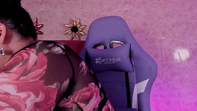 juli 2tyes online show from October 24, 4:19 am