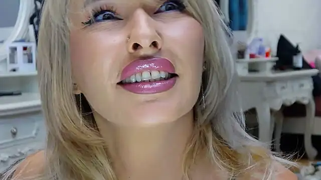 IssaSmith online show from October 25, 7:16 am