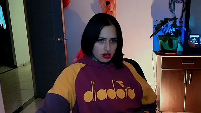 TinnaDawsom online show from October 27, 12:50 am