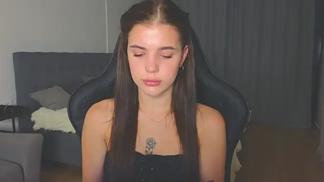 adrianawow1 online show from September 20, 9:35 pm