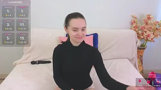 Snapshot of Ellie_Sunset chatting on October 23, 9:26 am Ellie Sunset online show from October 23, 9:26 am