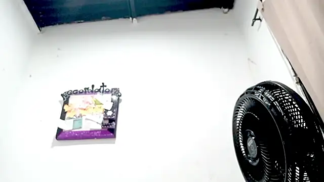 PetiteIvoryQueen19 online show from November 17, 6:47 am