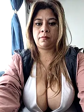 Laura-Hernandez online show from November 19, 4:51 pm