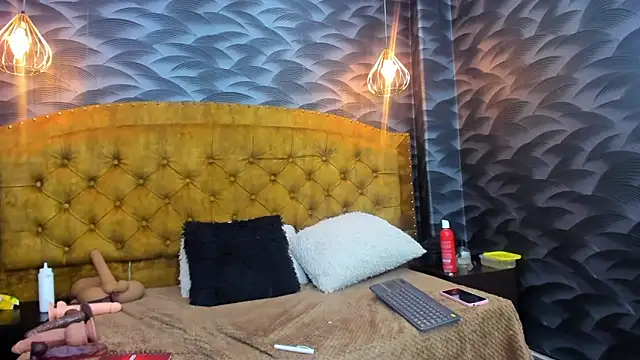 NahomiFireSex online show from December 22, 7:55 am