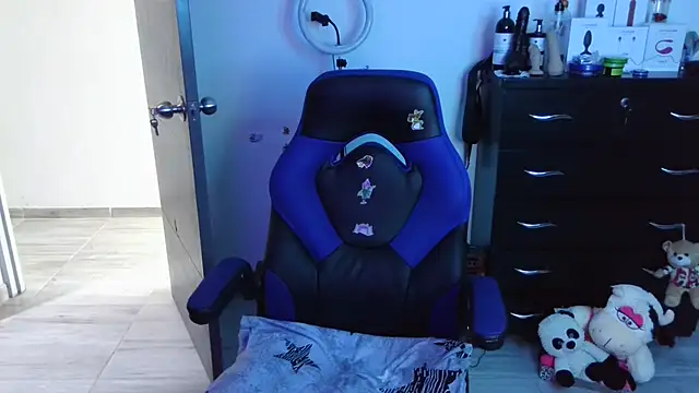 thomascooper7 online show from October 3, 8:14 pm