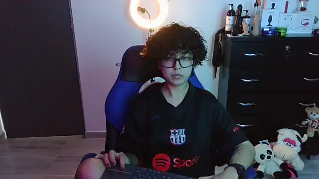 thomascooper7 online show from October 5, 8:25 pm