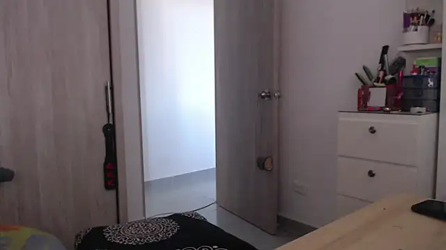 Snapshot of scarlett_diamond11 chatting on September 15, 10:17 pm scarlett diamond11 online show from September 15, 10:17 pm