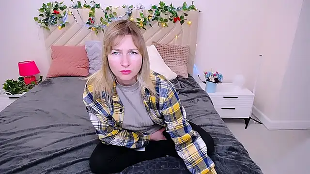 Snapshot of Incredible_Ariela chatting on October 23, 10:54 am Incredible Ariela online show from October 23, 10:54 am
