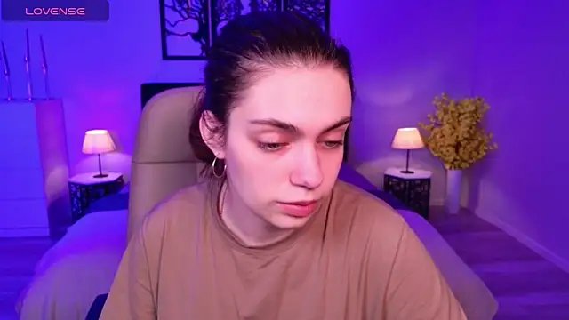 DaniellaLovely online show from November 13, 11:20 am