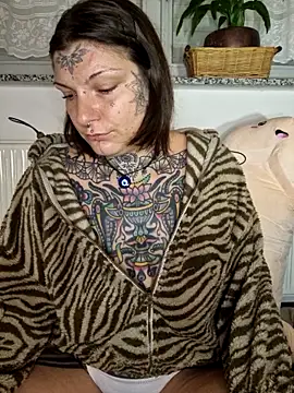 lizzardqueeen online show from November 21, 12:34 am