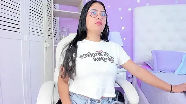 scarlette 15  online show from February 3, 3:15 am