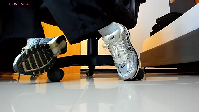 alma fenix online show from September 22, 12:25 pm