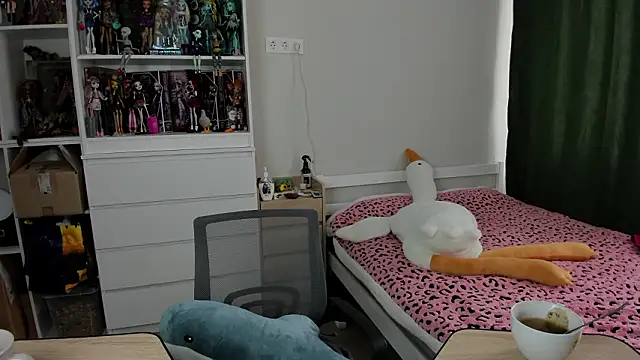 School Love online show from March 2, 7:09 am