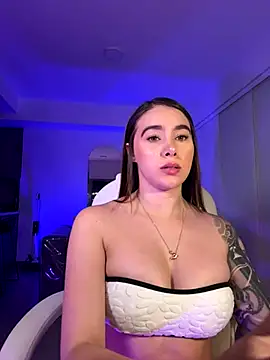 Lanataylor- online show from September 25, 1:48 am