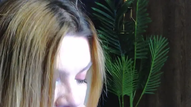 MelanieBrownn online show from December 19, 7:22 am