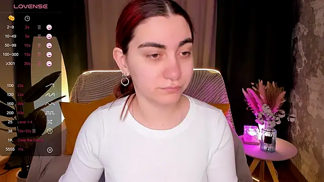 hannacheekss  online show from February 19, 2:11 am