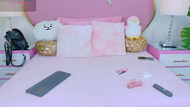 NahiaraReina online show from October 21, 1:04 pm