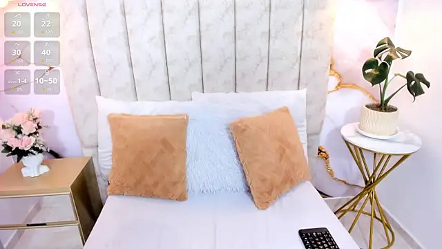 LauraSmith-01 online show from February 17, 8:52 pm