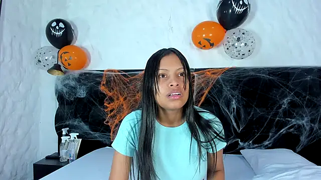 Snapshot of Kaylee_sweet_1 chatting on October 24, 7:32 pm Kaylee sweet 1 online show from October 24, 7:32 pm