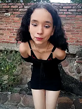 sweet outdoor charm online show from February 26, 7:46 pm