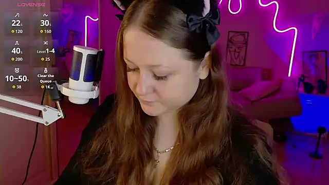 Snapshot of LizzyShine chatting on October 22, 4:45 pm LizzyShine online show from October 22, 4:45 pm