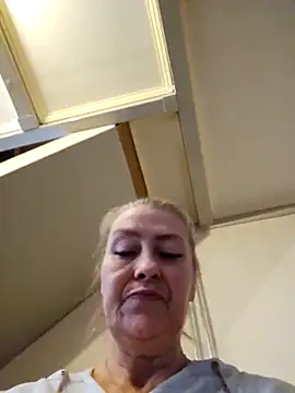 lisalustjouw online show from February 6, 11:02 am